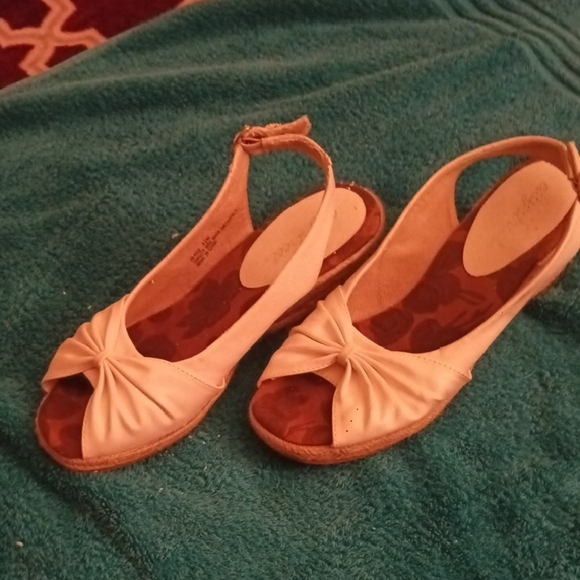 White Slingback Sandals Wedged - Picture 1 of 3